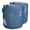Double Sacoche Bleue Sur Porte-bagages 13L Shield Pannier Thule 1 Double Sacoche Bleue Sur Porte-bagages 13L Shield Pannier Thule -Vélo Équipement Magasin double sacoche bleue sur porte bagages 13l shield pannier thule full