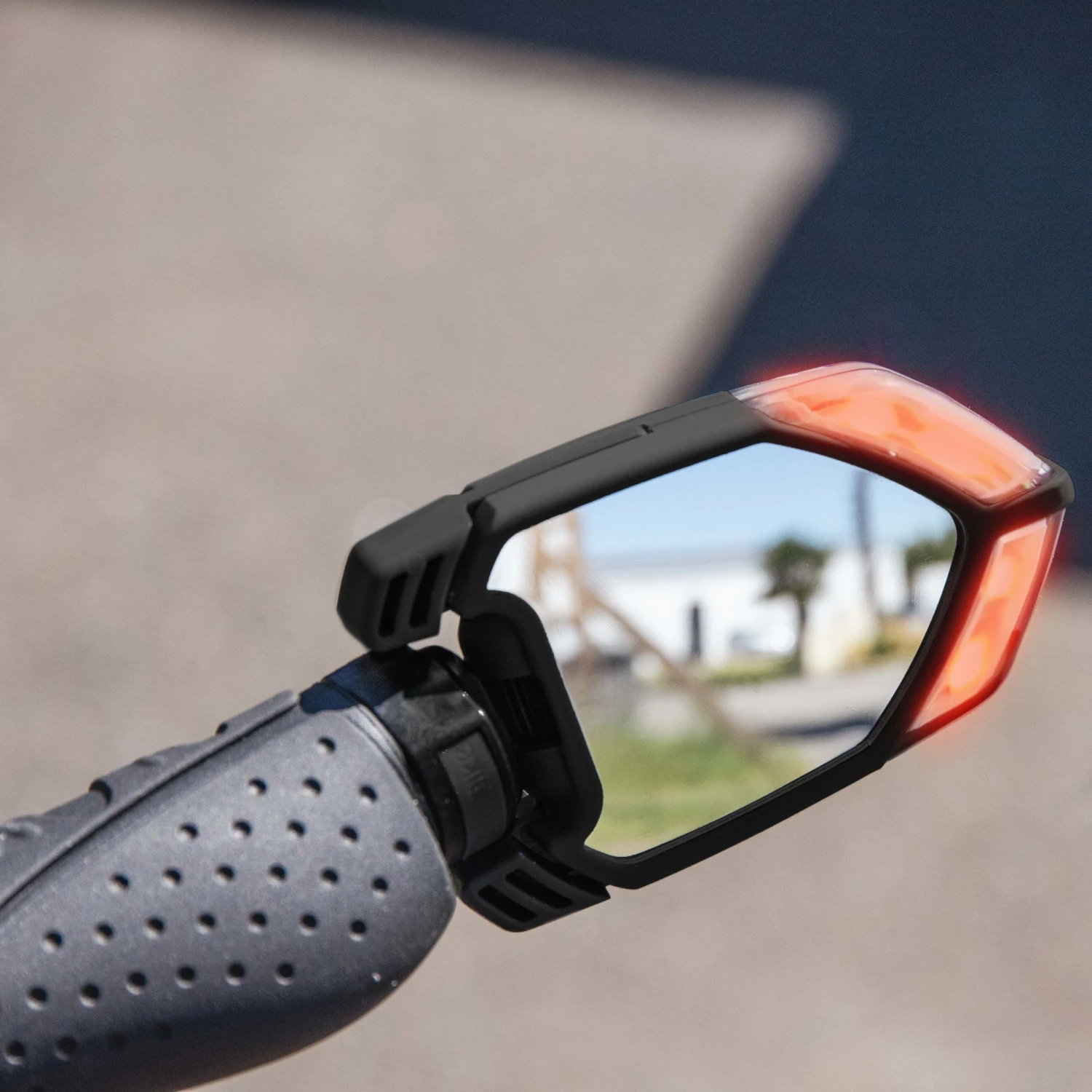 Rétroviseurs Clignotants Pour Vélo Et Trottinette QLÏR Visaia Bike 5 Rétroviseurs Clignotants Pour Vélo Et Trottinette QLÏR Visaia Bike – Image 3