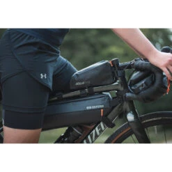 Sacoche De Cadre Pour Le Bikepacking 4L Aqua Evo Adventure Oxford 11 Sacoche De Cadre Pour Le Bikepacking 4L Aqua Evo Adventure Oxford -Vélo Équipement Magasin sacoche cadre frame pack oxford 4L 10
