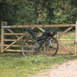 Sacoche De Cadre Pour Le Bikepacking 4L Aqua Evo Adventure Oxford 13 Sacoche De Cadre Pour Le Bikepacking 4L Aqua Evo Adventure Oxford -Vélo Équipement Magasin sacoche cadre frame pack oxford 4L 12