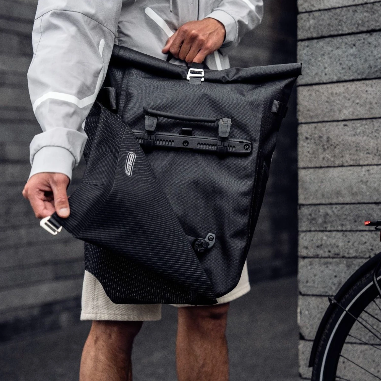 Sacoche Vélo Réfléchissante Vario PS High Visibility Ortlieb 8 Sacoche Vélo Réfléchissante Vario PS High Visibility Ortlieb – Image 6