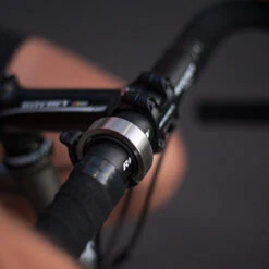 Sonnette Pour Vélo Oi Classic Large Knog 11 Sonnette Pour Vélo Oi Classic Large Knog -Vélo Équipement Magasin sonnette pour velo oi classic large knog full 4